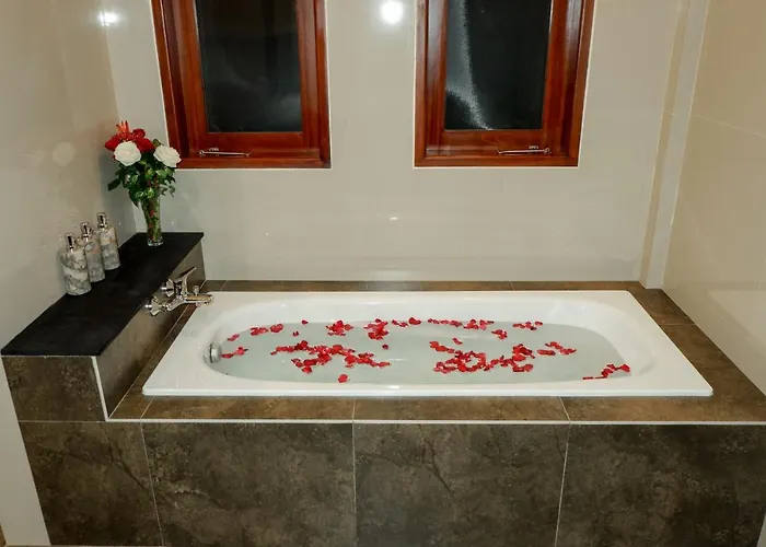 Diraya House Bed & Breakfast *